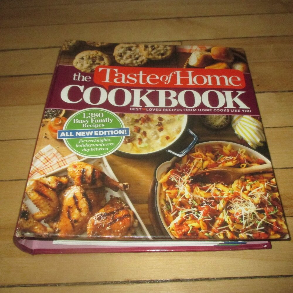 The Taste of Home Cookbook - Best loved recipes (Binder Format, 2014)